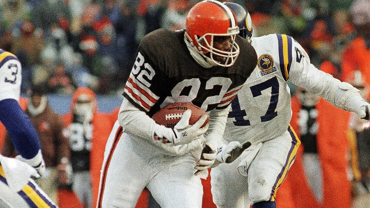 Ozzie Newsome during his playing days with the Cleveland Browns (1978-90). As a tight end, he revolutionized the position and was inducted into the Pro Football Hall of Fame in 1999.
